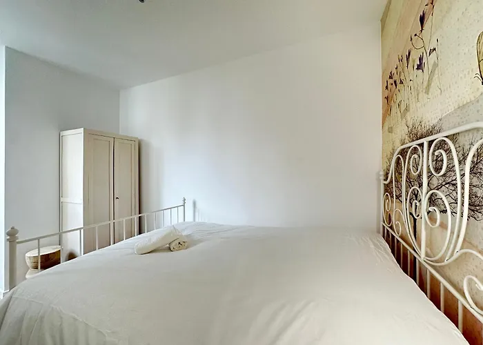 Calvi - Paisible Et Chaleureux Апартаменты *